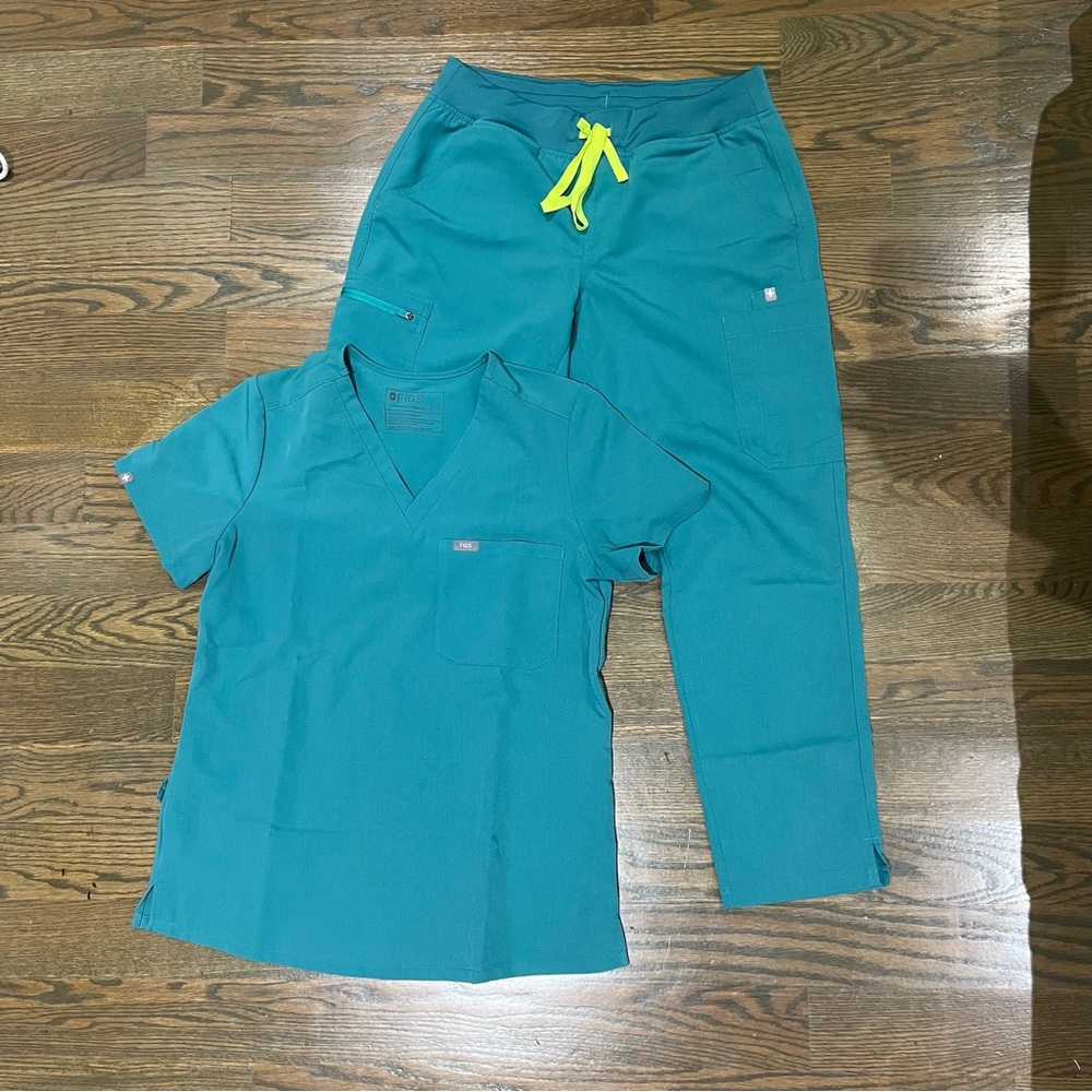 FIGS Teal Catarina Scrub Set Small Top Med/Petite Bottoms